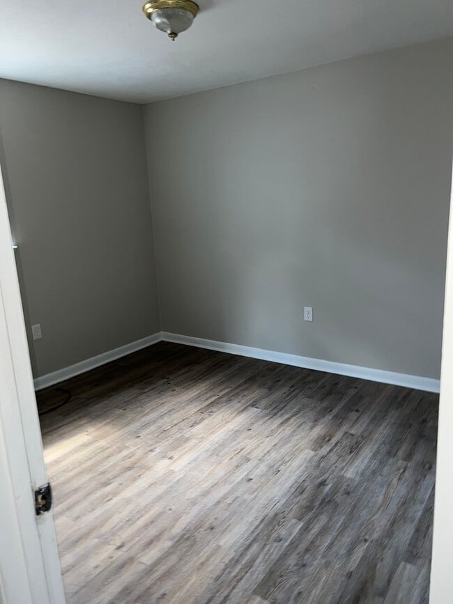 Photo - 2 bedroom 1 bath Duplex &  Washer & Dryer ...