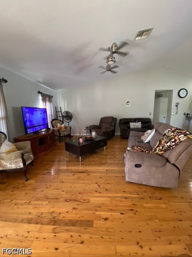 3704 NE 12th Ave