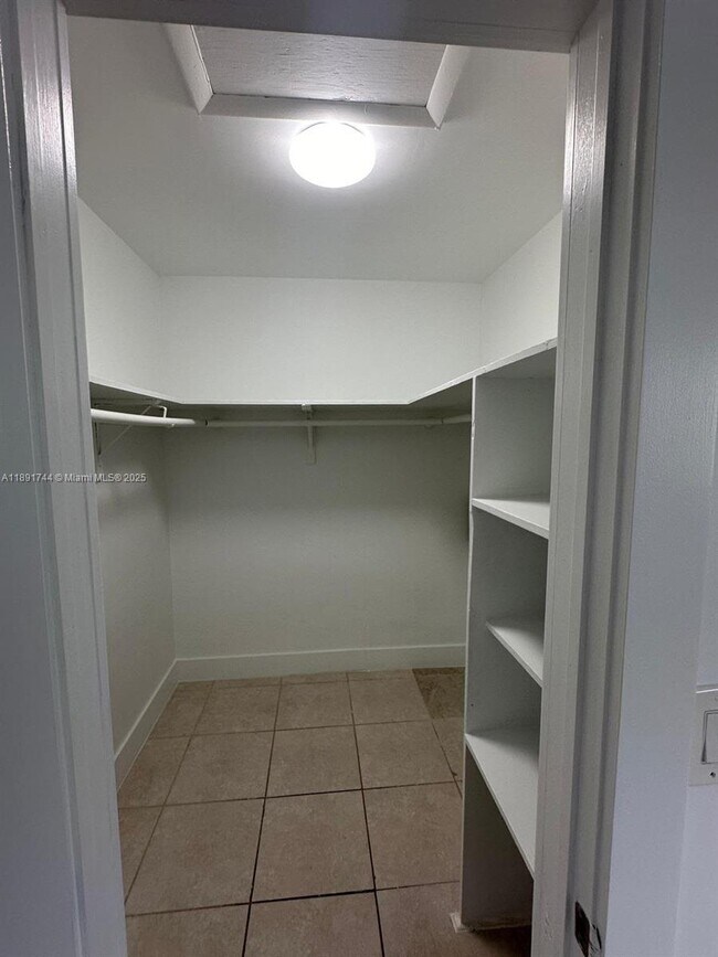 Photo - 1100 SW 36th Ct Unidad 8