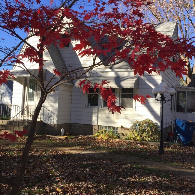 Beautiful Duplex in upscale street - 4080 Joyce Ave Unit B