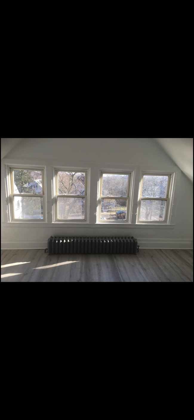 Photo - 357 Bedford Ave Unit 3rd Floor 2 Bedroom Apartment