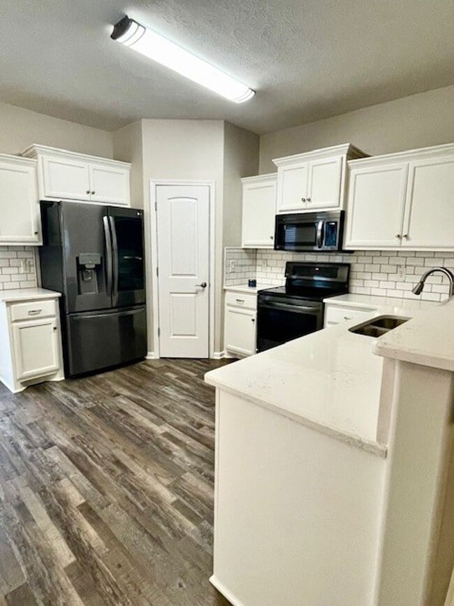 Photo - Spacious 3 bedroom Townhome now available for May 1 move in!