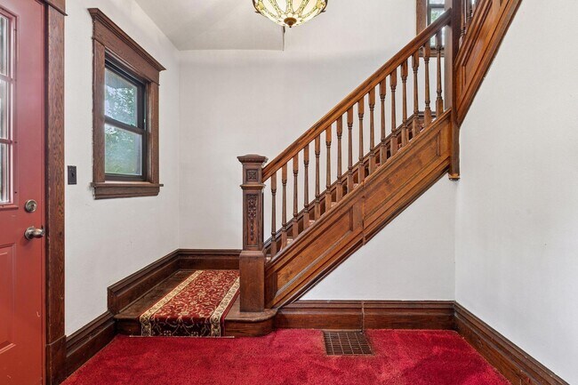 Photo - 796 Larpenteur Ave W Unit Upper