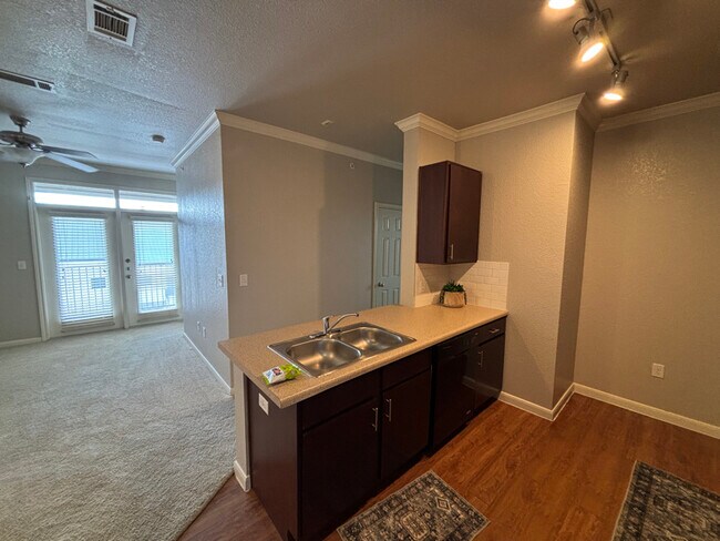 Photo - 1811 Medical Pkwy Unidad b3