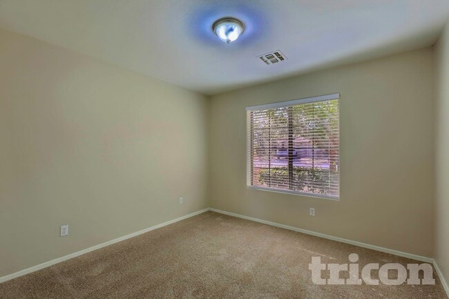 Photo - 2601 S 79th Dr