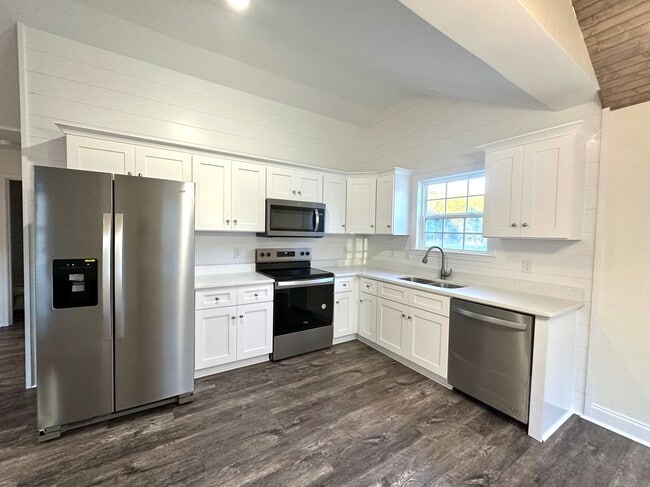 Photo - 1692 Walton St