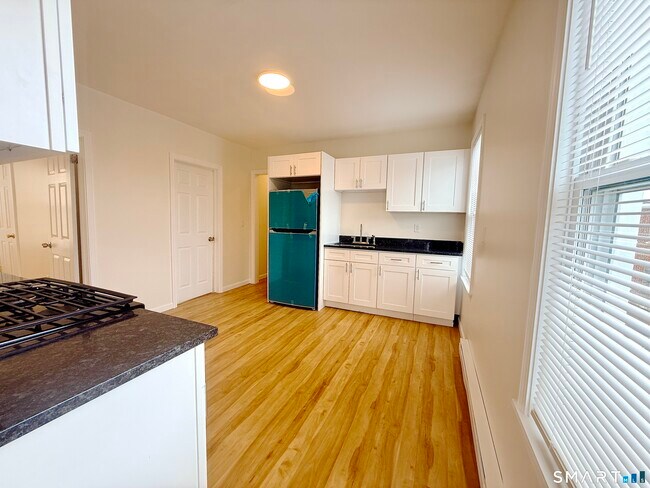 Building Photo - 70 Lindley St Unit 2nd Floor