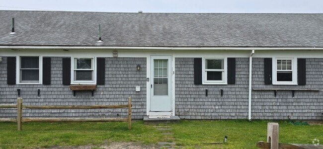 Building Photo - Charming 3BR First-Floor Condo – Walk to B... Unit 3