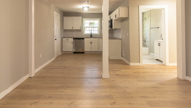 Photo - 981 W Oak St