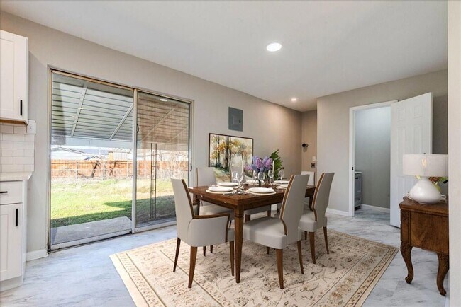 Photo - 704 S 3rd St