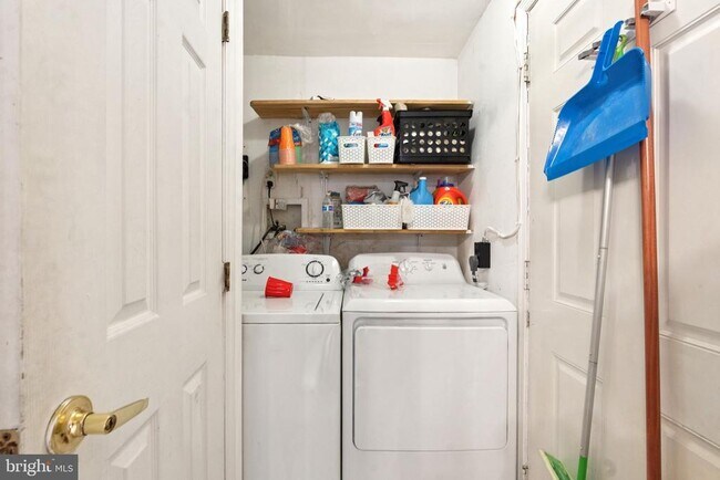 Photo - 1722 Willington St