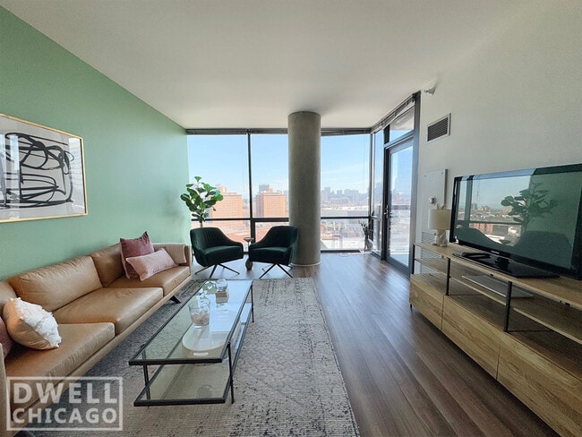Building Photo - 1539 N Fremont St Rental