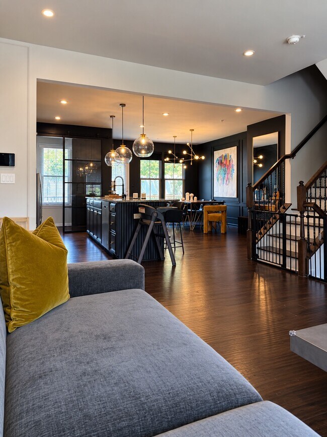10004 Dorsey Ln