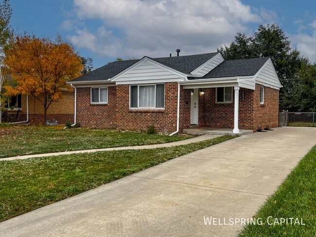 Building Photo - 2690 Pontiac St