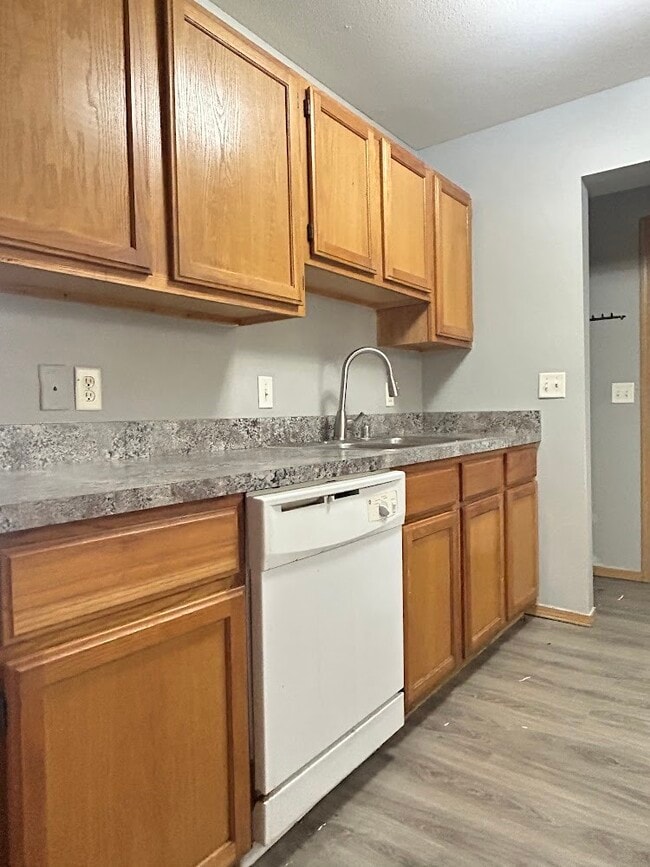 Photo - 807 Maple Dr