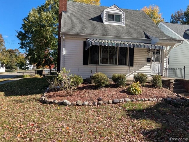 Photo - 1103 Mclean Ave