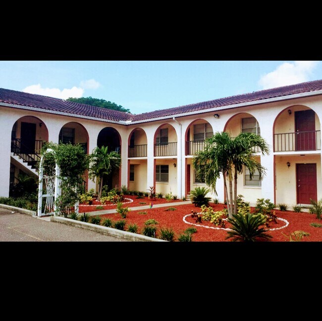 Photo - 170 Larchwood Dr