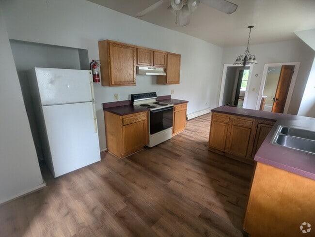 Building Photo - 210 Beech St Unit 2 Rental