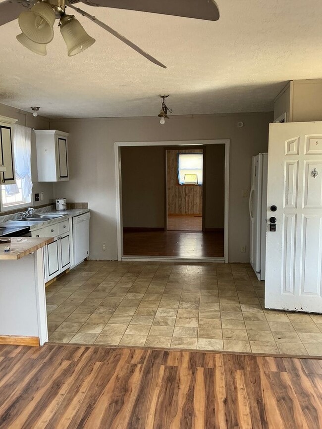 Photo - 131 Crescent Ln