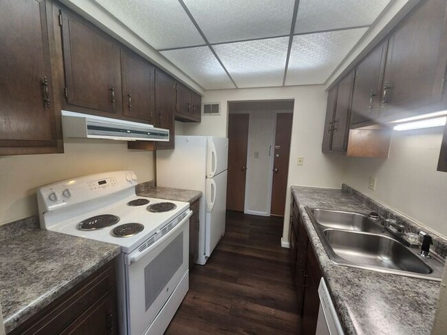 Photo - 2 Bedroom Apartment Across from Baesler's