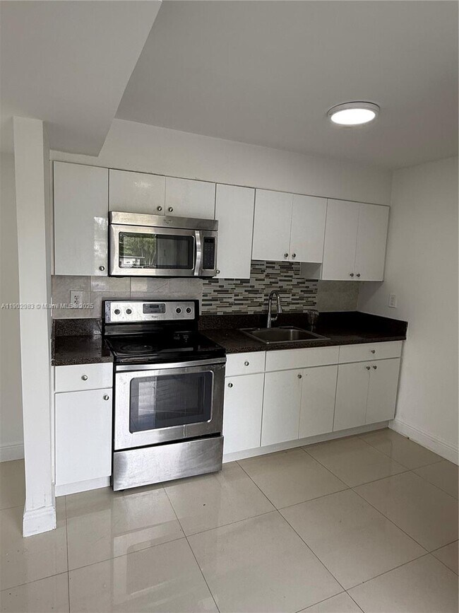 Photo - 603 SW 11th Ave Unit 3