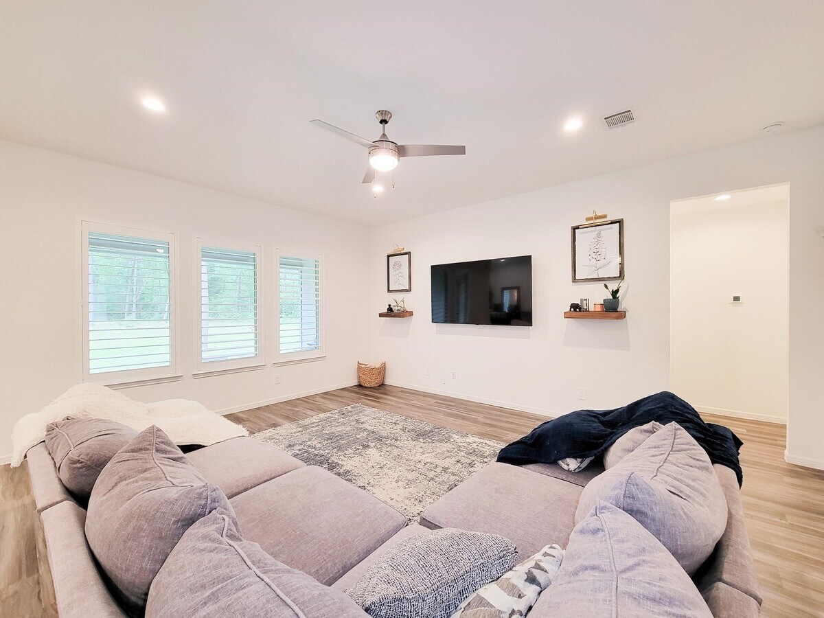Photo - 129 Jim Hall Ln