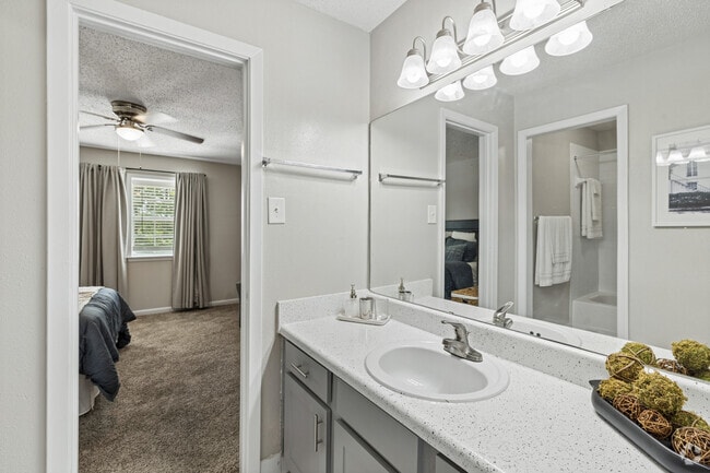 2BR, 1.5BA - 1,200SF - Bathroom