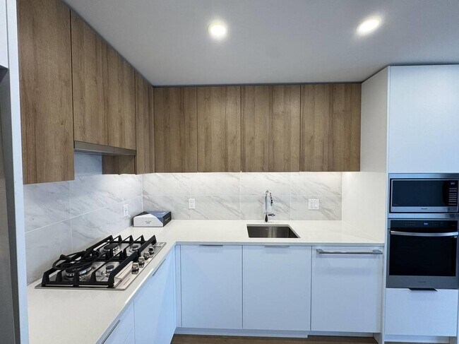 Photo - 13387 Old Yale Rd Unité 22XX