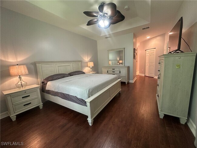 Building Photo - 2004 Tarpon Bay Dr N Unit 201