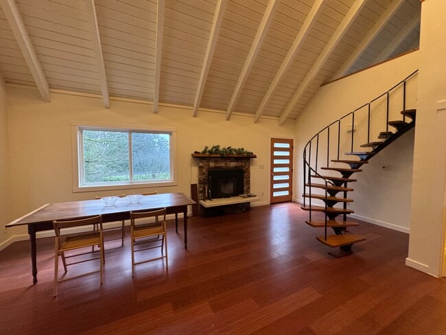 Photo - 11022 Palisades Ave SW