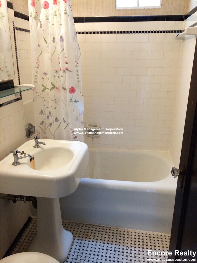 Photo - 349 Pleasant St Unidad B1-21