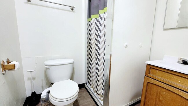 Photo - 1202 W 7th St Unit B