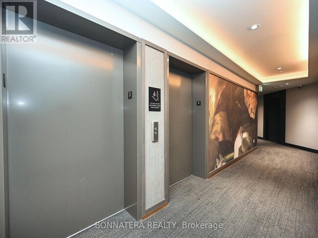 Photo - 405 Dundas St W Unit 319