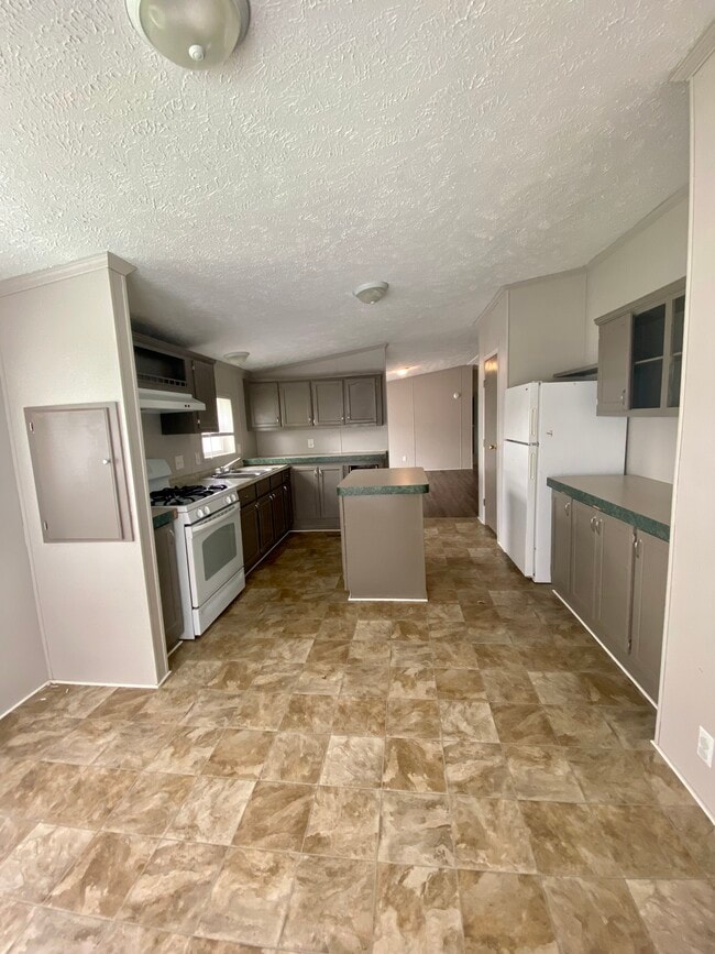 Photo - Tyrone Woods Manufactured Home Community Unit 218