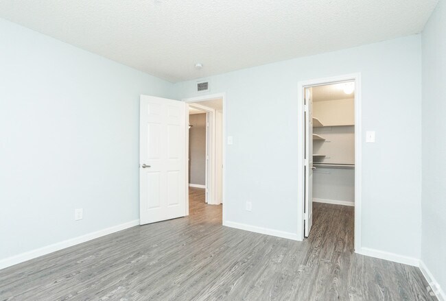 1BR, 1BA - 563SF (Bedroom)