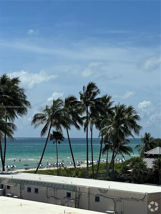 Building Photo - 5255 Collins Ave Unit 3D Rental