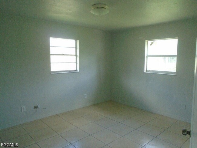 Photo - 4941 Howard St