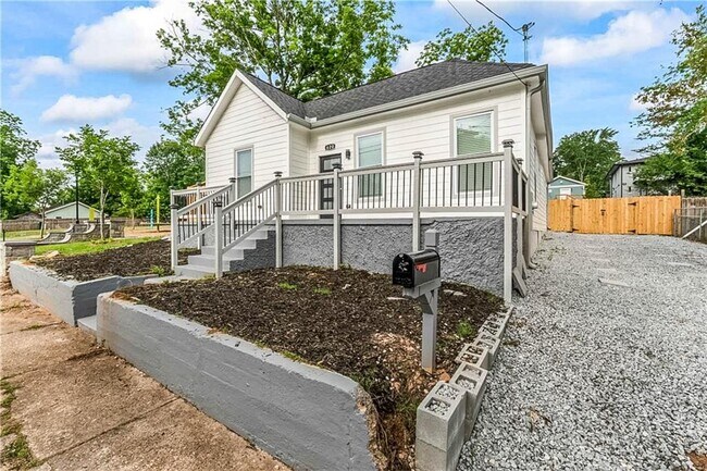 Photo - 620 Echo St NW