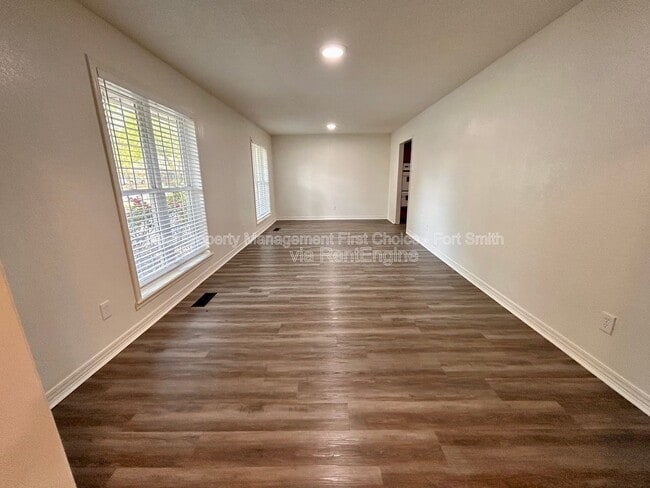 Photo - 10509 Meandering Way