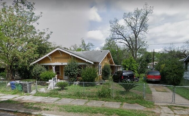215 Avondale Ave