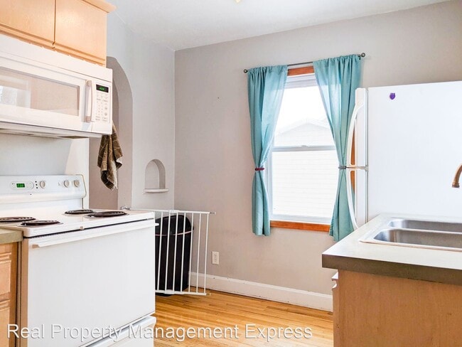 Photo - 3 br, 1 bath House - 2007 S Spring Ave