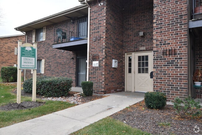 Building Photo - 5834 Margery Dr Unit 205 Rental
