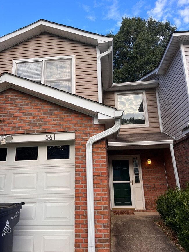 Photo - 561 Heritage Ct