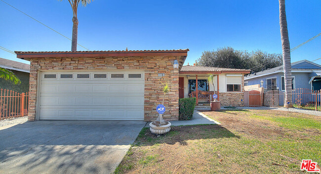 Photo - 1110 W 156TH St Casa