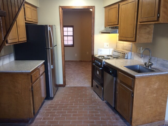 Building Photo - 1401 Stone St Unit B Rental