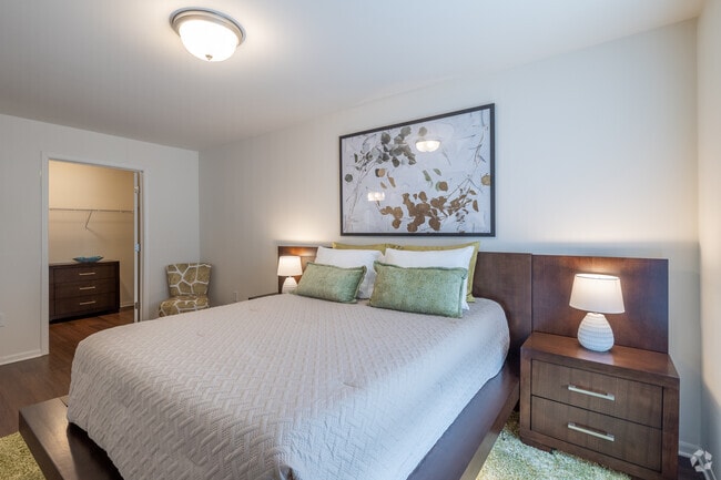 2BR, 1BA - 960SF - Primary Bedroom