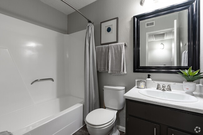 1BR, 1BA - 600SF