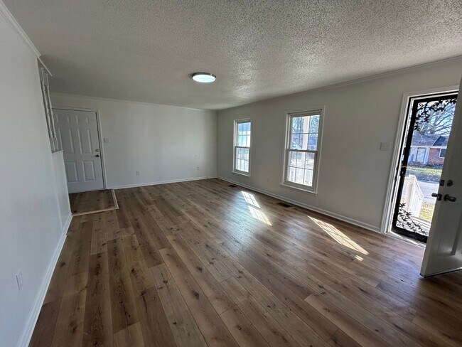 Photo - 1085 Berrywood Ave