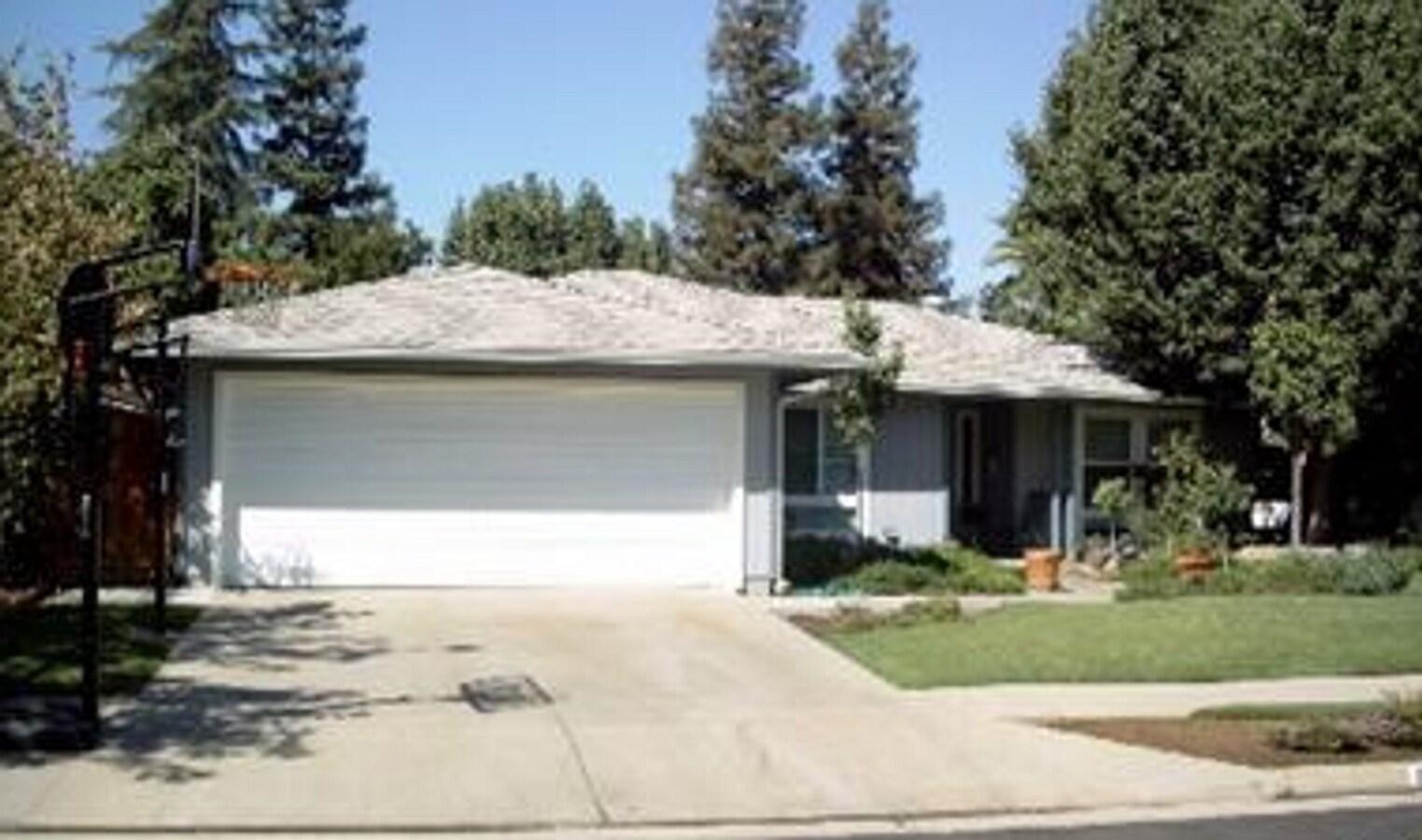 Charming 3 Bed, 2 Bath Home in Clovis Unif... - Charming 3 Bed, 2 Bath Home in Clovis Unif...