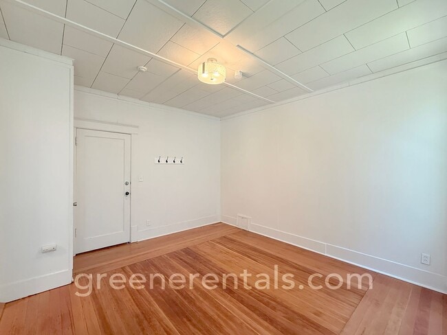 Photo - The Linn Apartments Unit 3